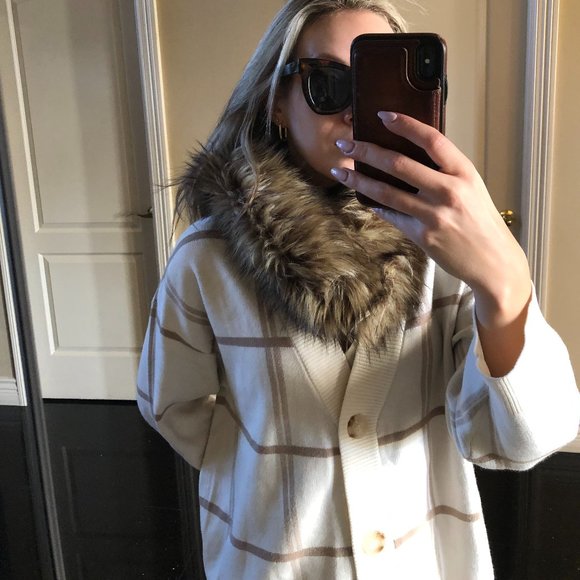 Club Monaco Fur Collar Scarf - Picture 3 of 8